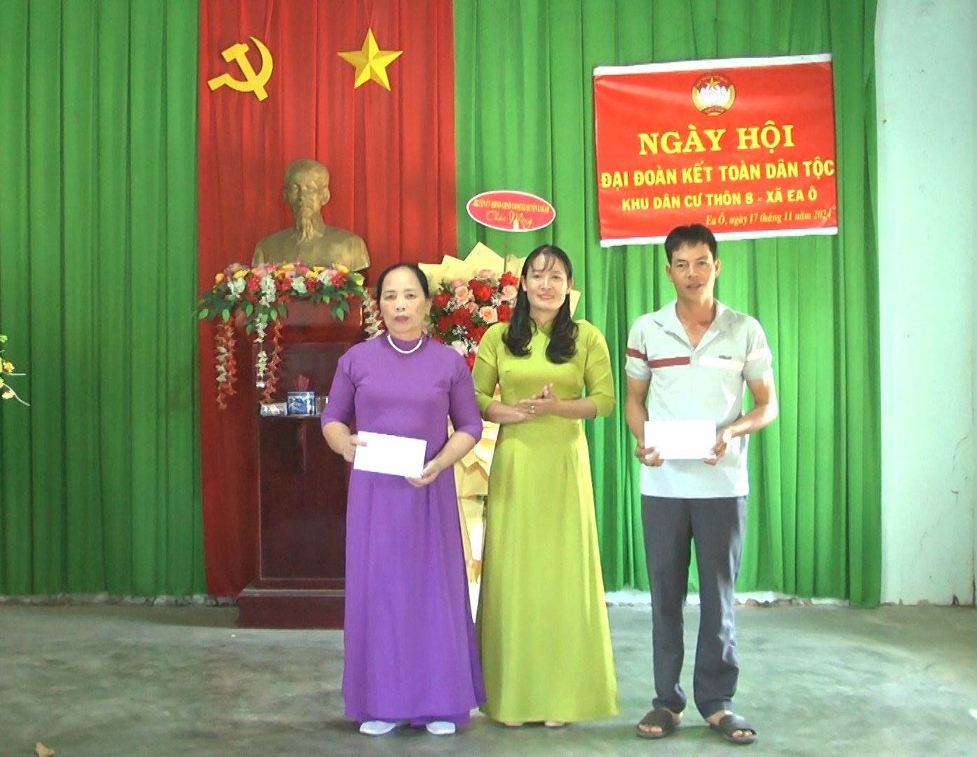 Xã tặng T8